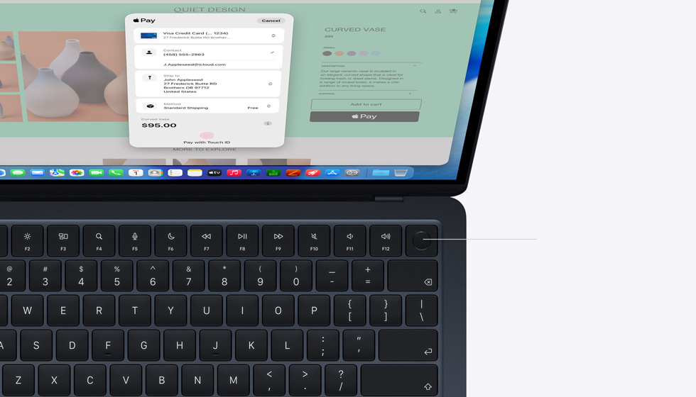 Geöffnetes MacBook Air, das zeigt, wo sich die Touch ID Taste befindet