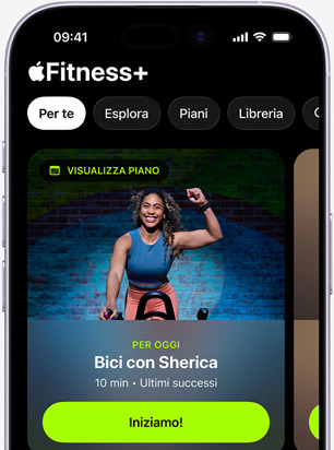 App Apple Fitness Plus su iPhone che mostra il pannello Per te con un allenamento in bici consigliato