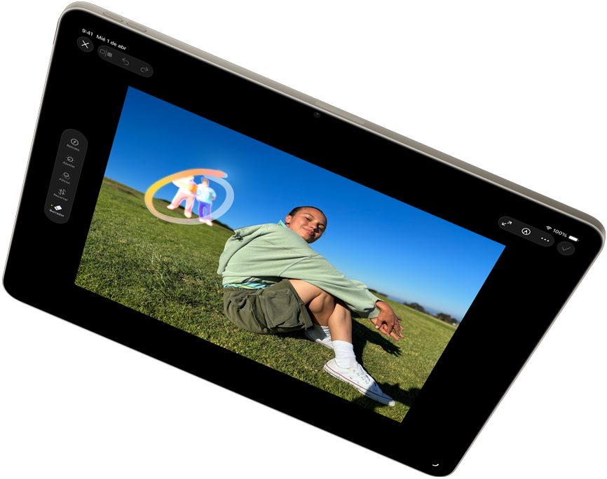 iPad Air en horizontal que muestra Apple Intelligence con la herramienta Borrador en la app Fotos