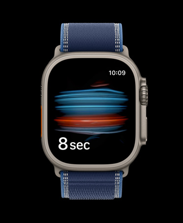 Apple Watch Ultra 3, titaanist korpus, naturaalne värv, vere hapnikusisalduse test Health rakenduses, rihm Trail Loop, sinine/erksinine värv
