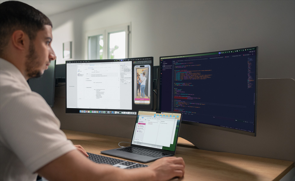 Geliştiriciler, Tut Tut’ün özel olarak geliştirilmiş uygulamalarını yönetmek için MacBook Pro’da Xcode kullanıyor